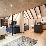 Heart Of Cozy Loft With Fireplace Apartment