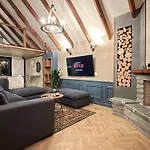 Apartment Heart Of Cozy Loft With Fireplace