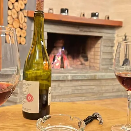 Heart Of Cozy Loft With Fireplace *