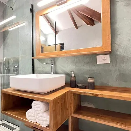 Appartement Heart Of Cozy Loft With Fireplace Tirana