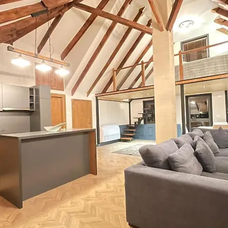 Heart Of Cozy Loft With Fireplace Apartment Tirana