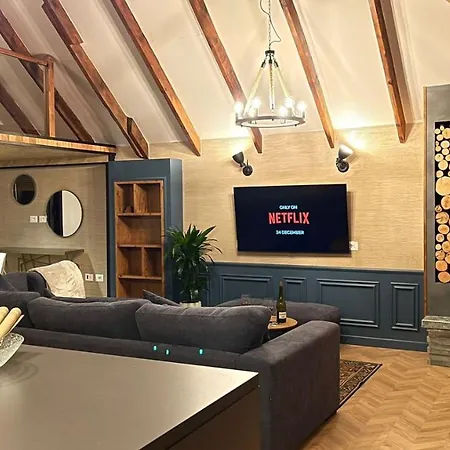 Heart Of Cozy Loft With Fireplace