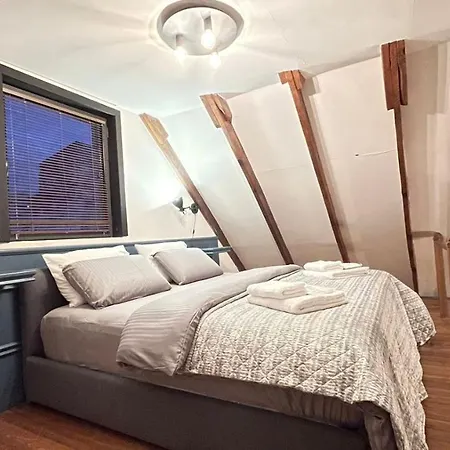 Heart Of Cozy Loft With Fireplace * טיראנה