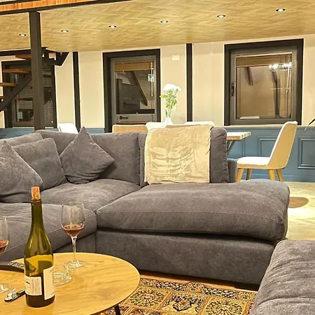 Heart Of Cozy Loft With Fireplace 아파트