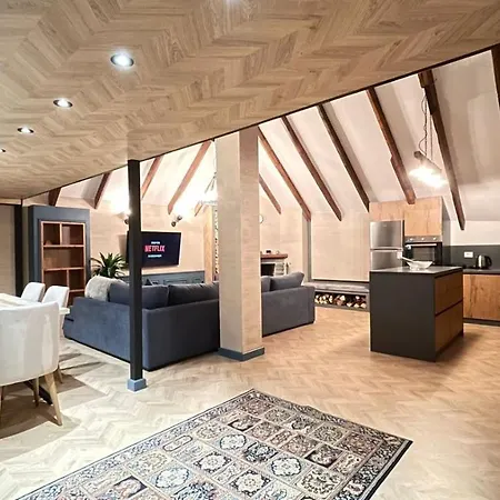 Heart Of Cozy Loft With Fireplace 아파트