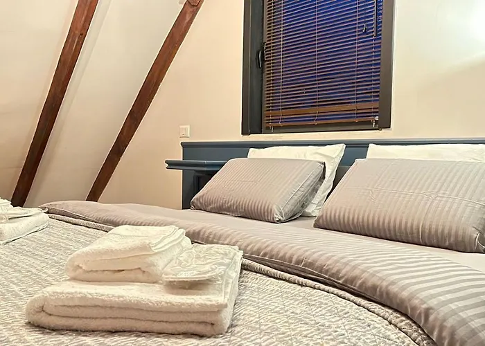 Lejlighed Heart Of Cozy Loft With Fireplace Tirana