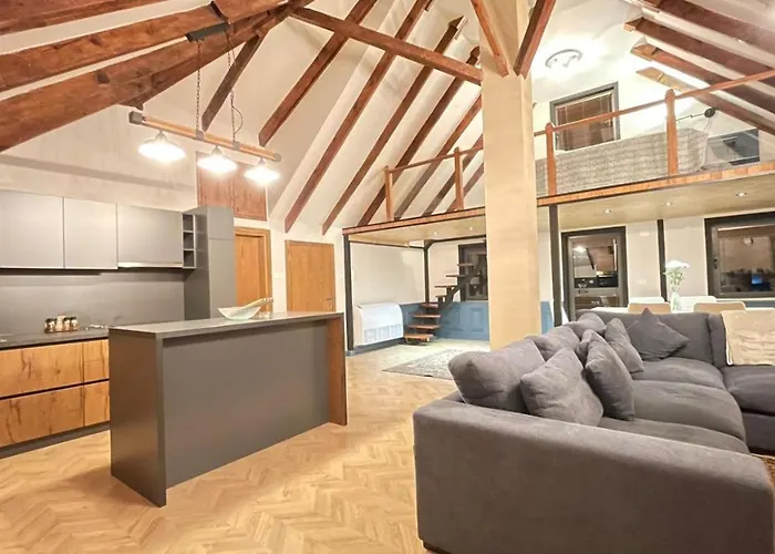 Heart Of Cozy Loft With Fireplace Lejlighed Tirana